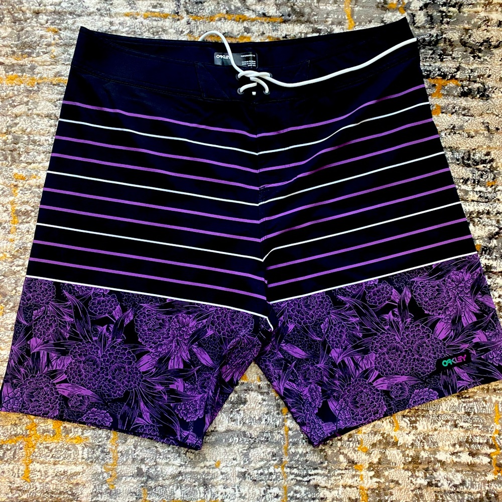 Oakley Split Floral Boardshorts Size 38 NWT.